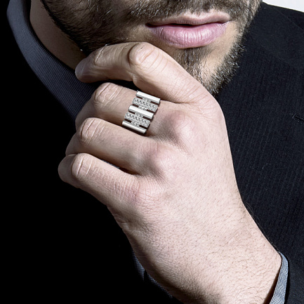 Кольцо мужское из белого золота с бриллиантами