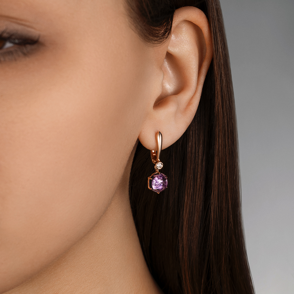 Серьги из красного золота с бриллиантом