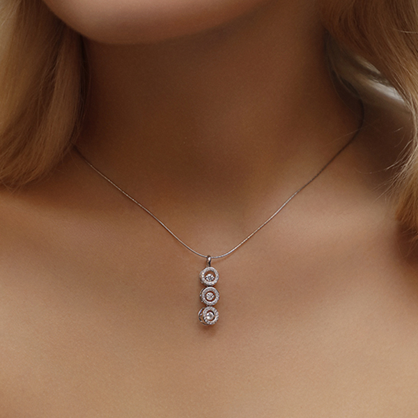 Подвеска из белого золота с бриллиантами