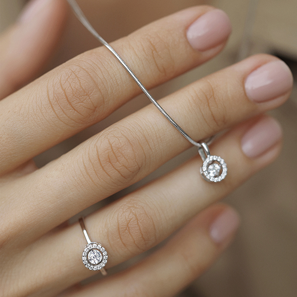 Подвеска из белого золота с бриллиантами