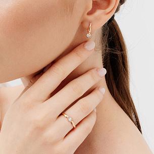 Кольцо из красного золота с бриллиантом