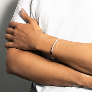 Браслет жесткий из белого золота с бриллиантами