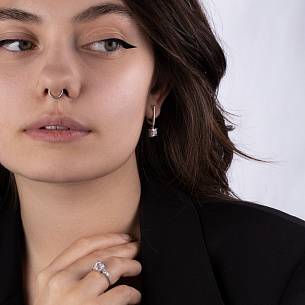 Кольцо из серебра с фианитом