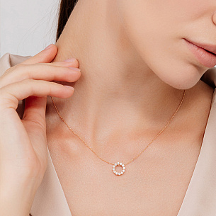 Колье из красного золота с бриллиантом