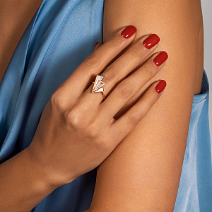 Кольцо из красного золота с бриллиантами, перламутром