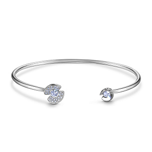 Браслет жесткий из белого золота с бриллиантом