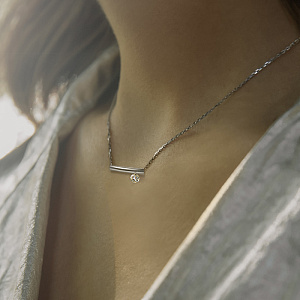 Колье из белого золота с бриллиантом, плетение якорное