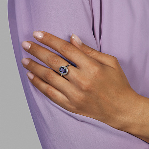 Кольцо из белого золота с танзанитом и бриллиантами