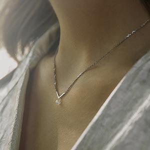 Колье из белого золота с бриллиантом, плетение якорное