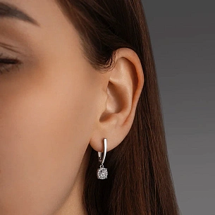 Серьги с английским замком из белого золота с бриллиантом