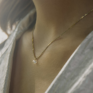 Колье из желтого золота с бриллиантом, плетение якорное