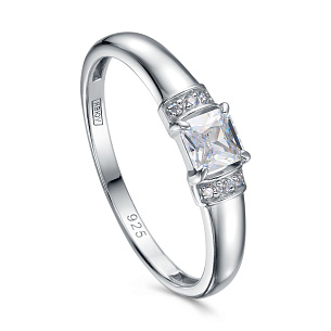 Кольцо из серебра с фианитами