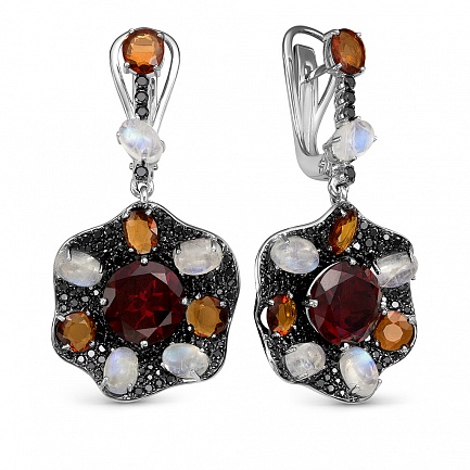 Серьги из белого золота с бриллиантами, гранатами