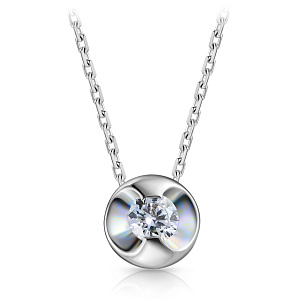 Колье из белого золота с бриллиантом