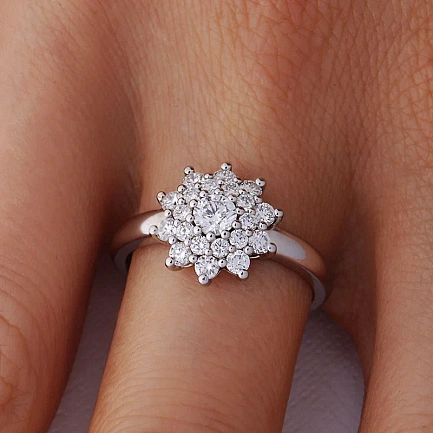 Кольцо из белого золота с бриллиантами