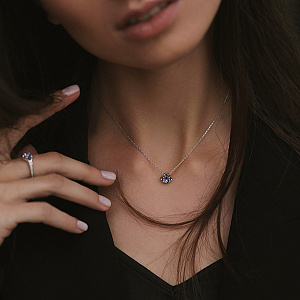 Колье из белого золота с танзанитом, плетение якорное