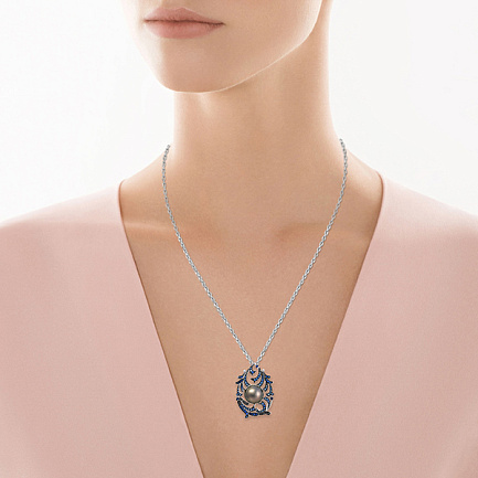 Подвеска из белого золота с жемчугом, сапфирами