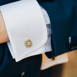 Запонки из желтого золота с бриллиантом