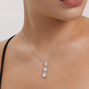 Колье из белого золота с бриллиантом