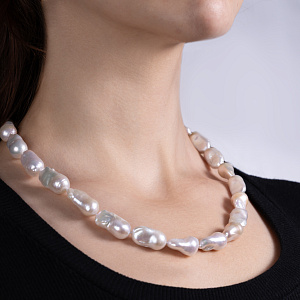 Бусы из красного золота с жемчугом