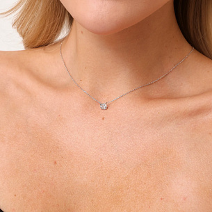 Колье из белого золота с бриллиантом