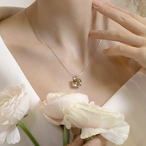 Подвеска из желтого золота с бриллиантами