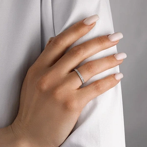 Кольцо обручальное из белого золота с бриллиантами