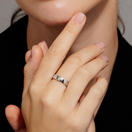 Кольцо из серебра с бриллиантом