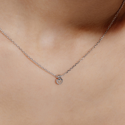 Колье из серебра с бриллиантом