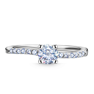 Кольцо из серебра с фианитом