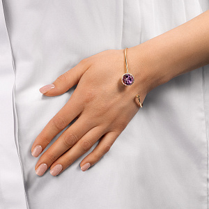 Браслет жесткий из желтого золота с аметистом