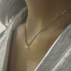 Колье из желтого золота с бриллиантом, плетение якорное