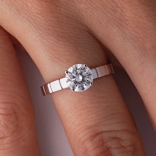 Кольцо из белого золота с бриллиантом