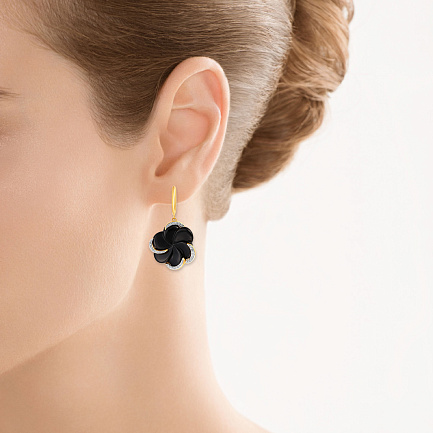 Серьги из желтого золота с бриллиантами, ониксами