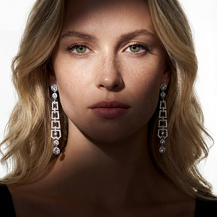 Серьги с английским замком из белого золота с сапфирами