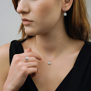 Серьги из белого золота с бриллиантом