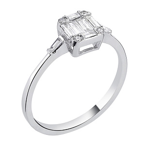 Кольцо из белого золота с бриллиантом