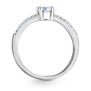 Кольцо из серебра с фианитом