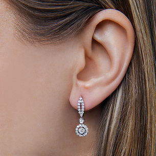 Серьги с английским замком из белого золота с бриллиантом