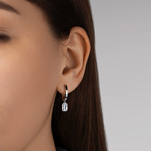 Серьги с английским замком из белого золота с аквамарином