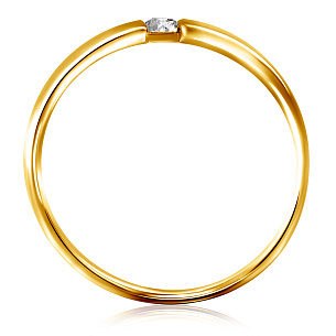 Кольцо обручальное из желтого золота с бриллиантом