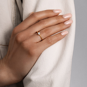 Кольцо помолвочное из желтого золота с бриллиантом