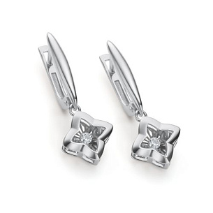 Серьги с английским замком из белого золота с бриллиантом