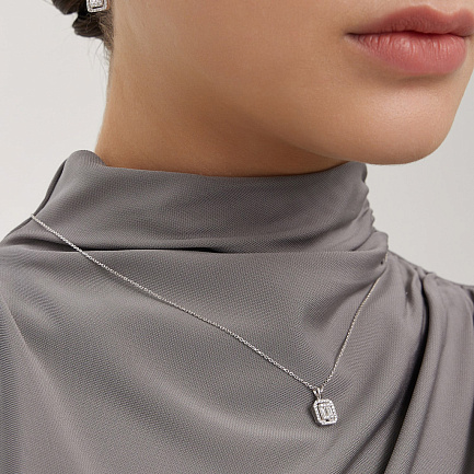 Колье из белого золота с бриллиантами