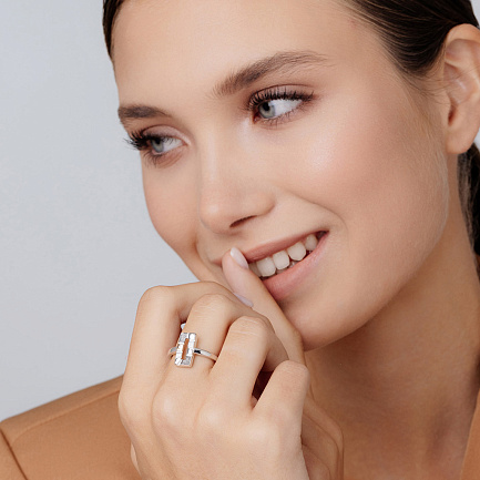 Кольцо из серебра с бриллиантом