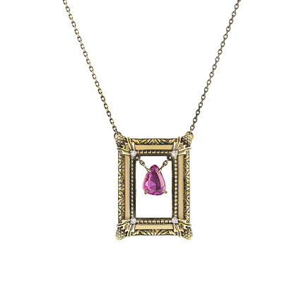 Колье из желтого золота с бриллиантами, сапфиром