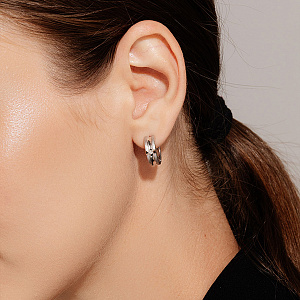 Серьги с английским замком из серебра с бриллиантами