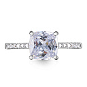 Кольцо из серебра с фианитом