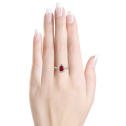 Кольцо из белого золота с бриллиантами, рубином