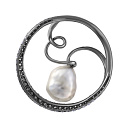 Подвеска из золота с бриллиантами, жемчугом